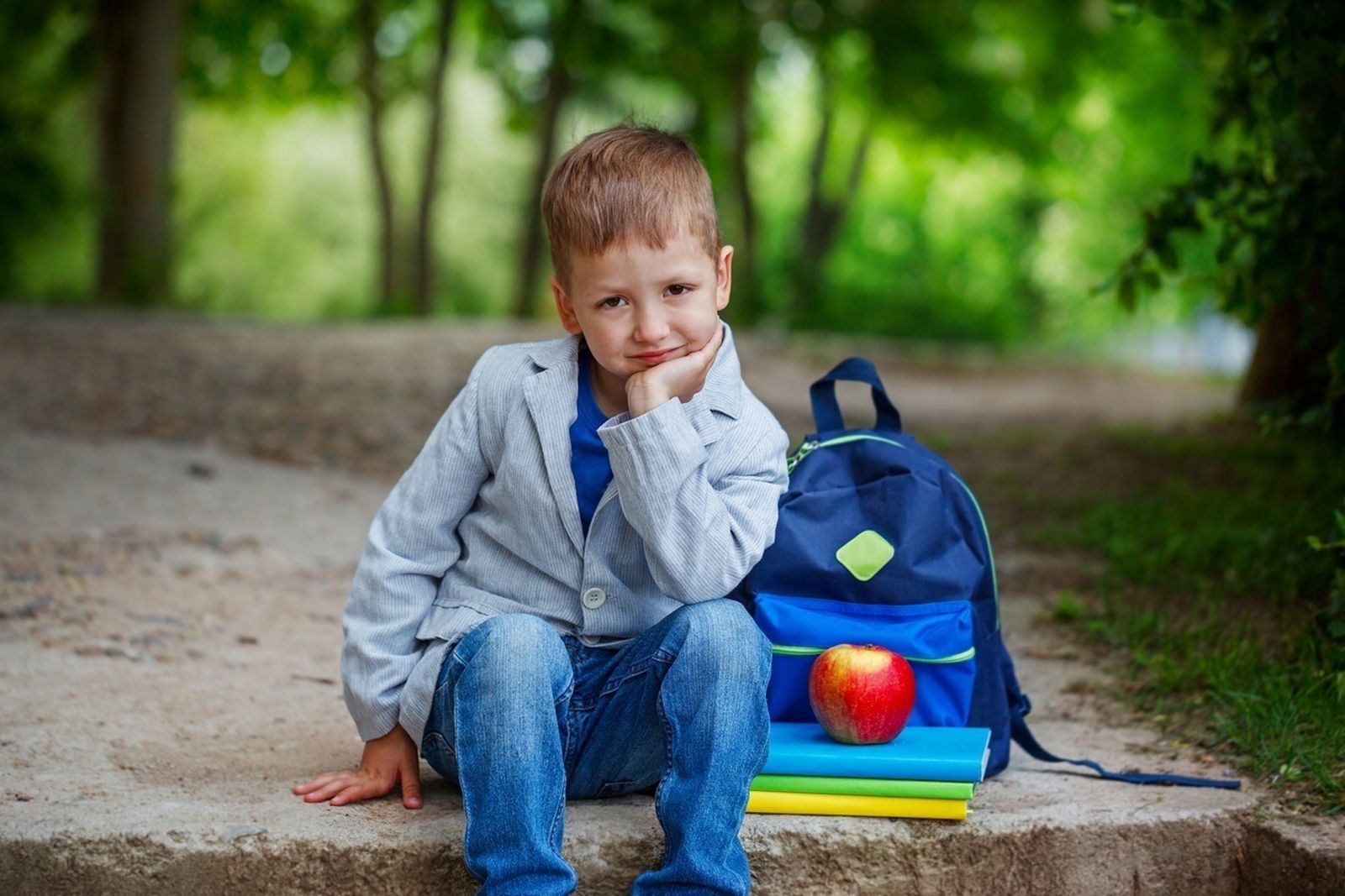 Un niño preparado para la Vuelta al cole