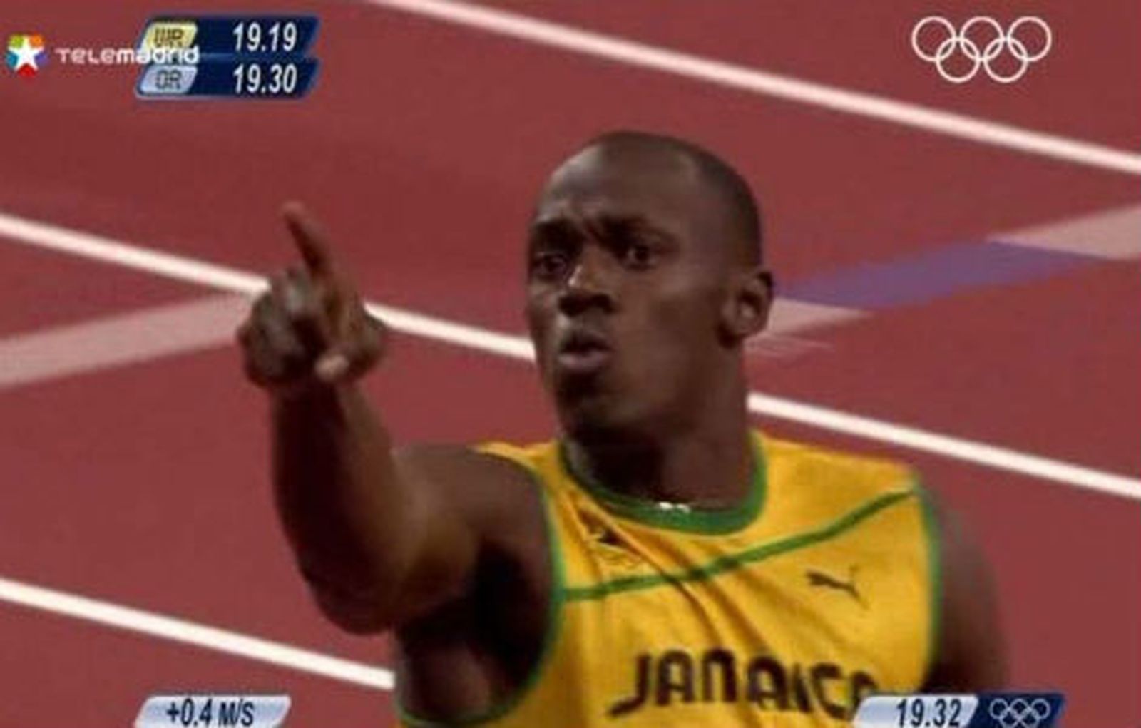 Bolt irrumpe en la leyenda al repetir su vistoria en 100 y 200 metros