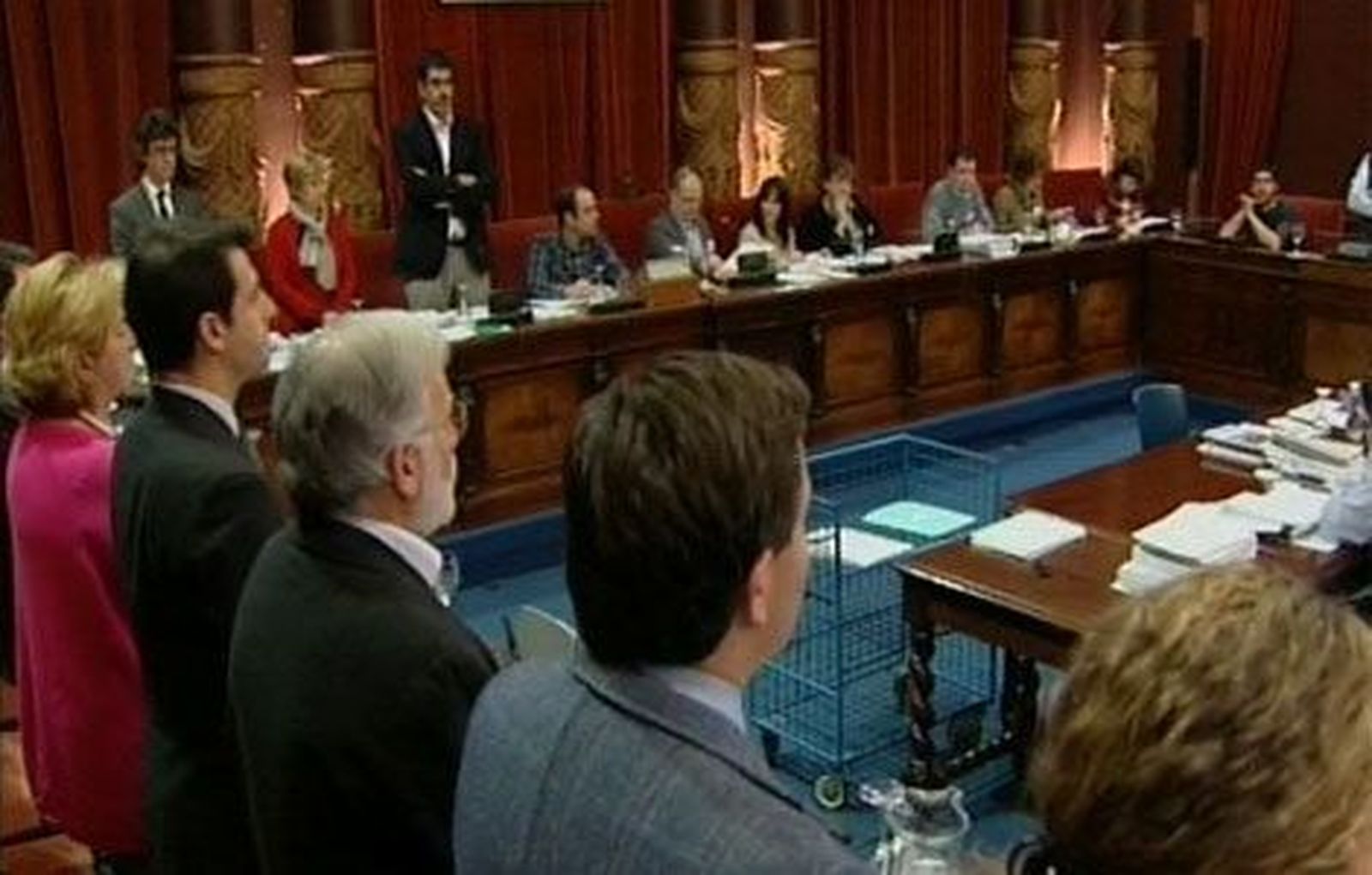 Bildu no secunda en San Sebastián un minuto de silencio por Suárez y Azkuna