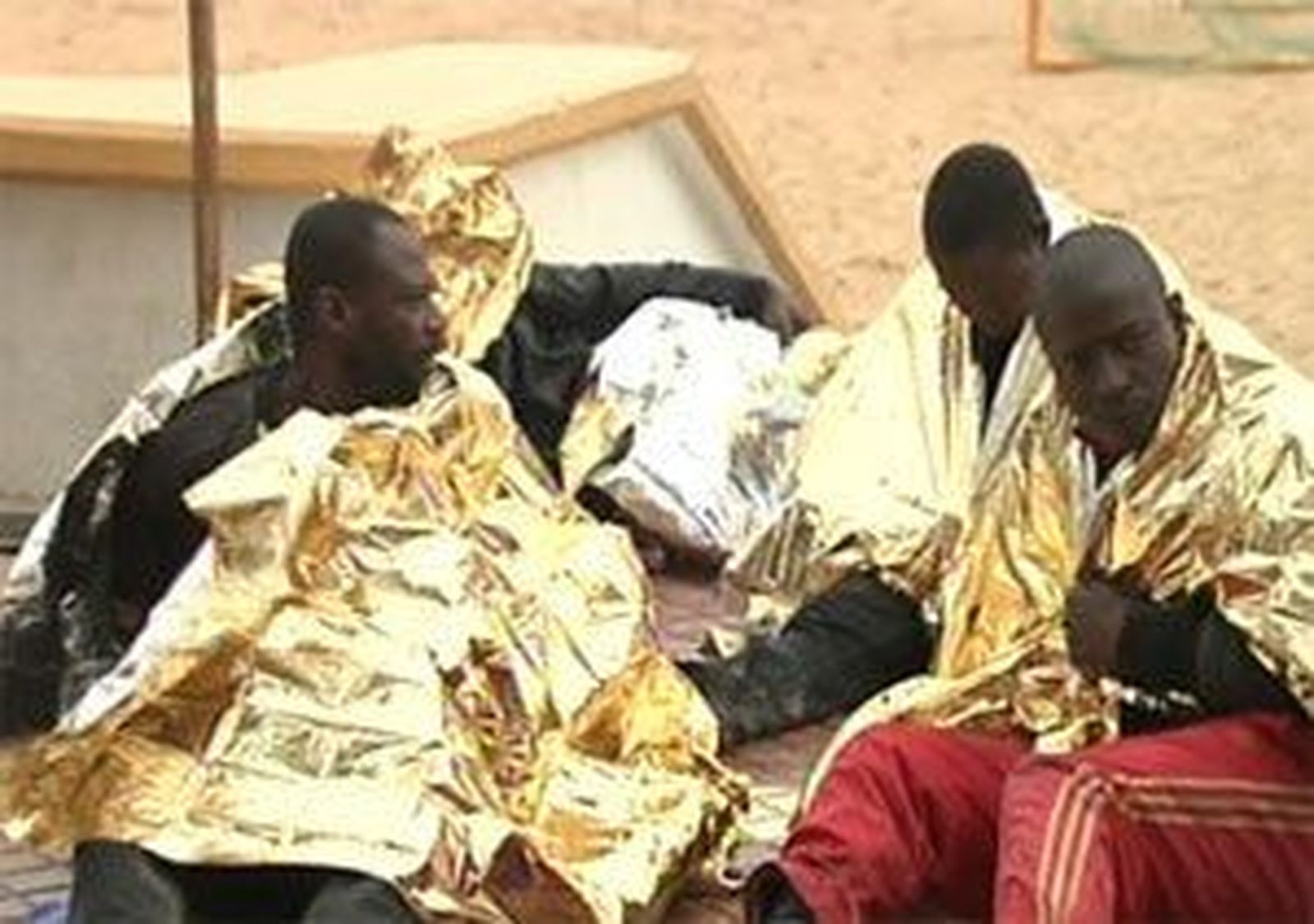 Una barca con 700 inmigrantes naufraga cerca de la costa libia