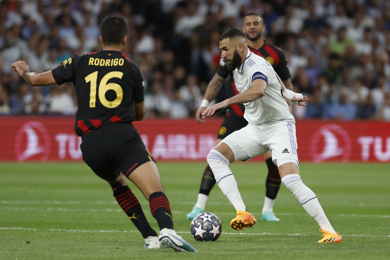 Benzema ante el Manchester City