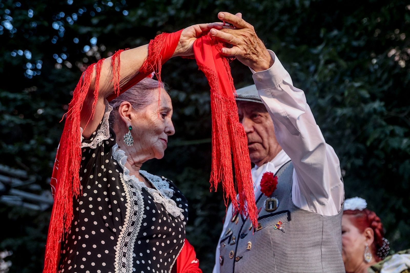 Chulapos bailando el chotis en Madrid