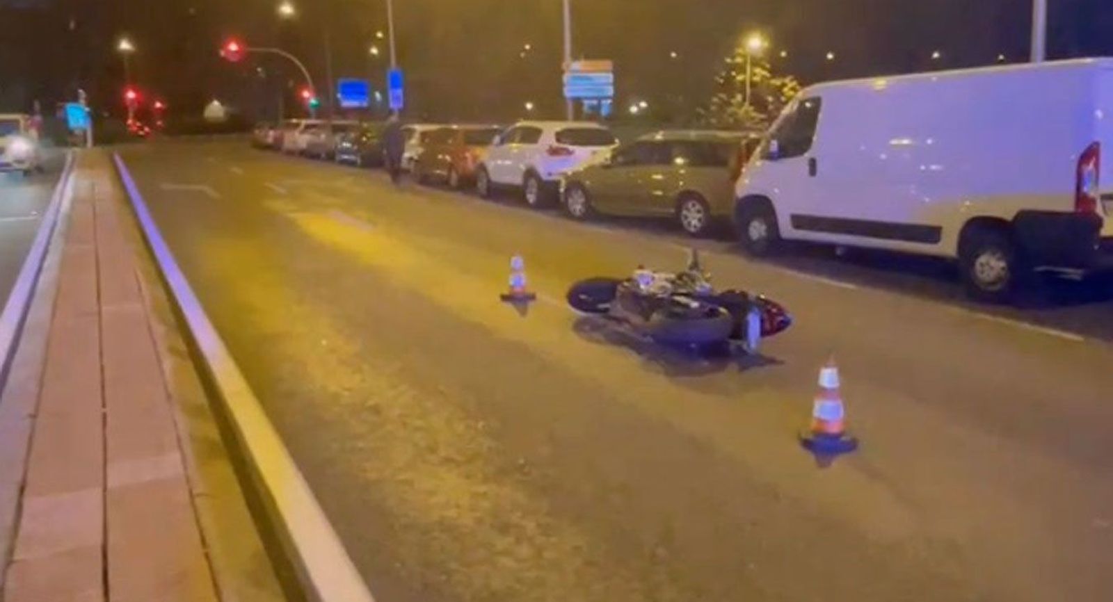 Una motorista herida al intentar esquivar a un peatón en la avenida Donostiarra de Madrid