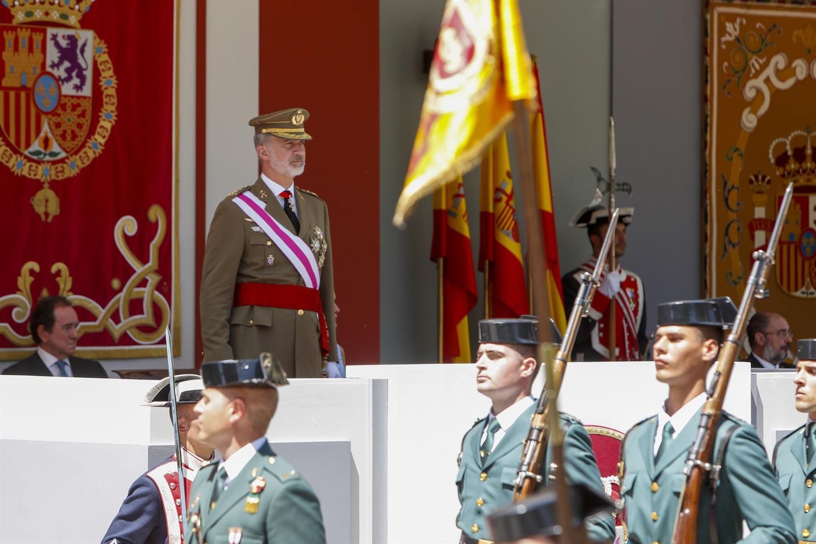 Huesca se vuelca con los Reyes en el desfile del Día de las Fuerzas Armadas