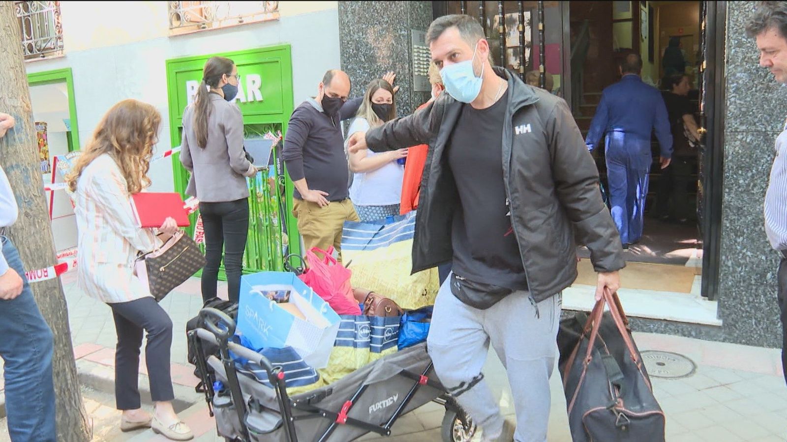 Investigan si más obreros robaron en casas afectadas por la explosión en General Pardiñas
