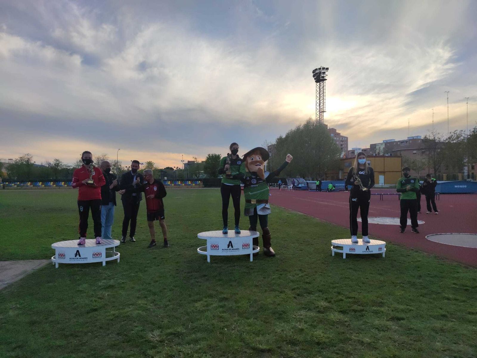 Podio femenino de la Liga de Plata