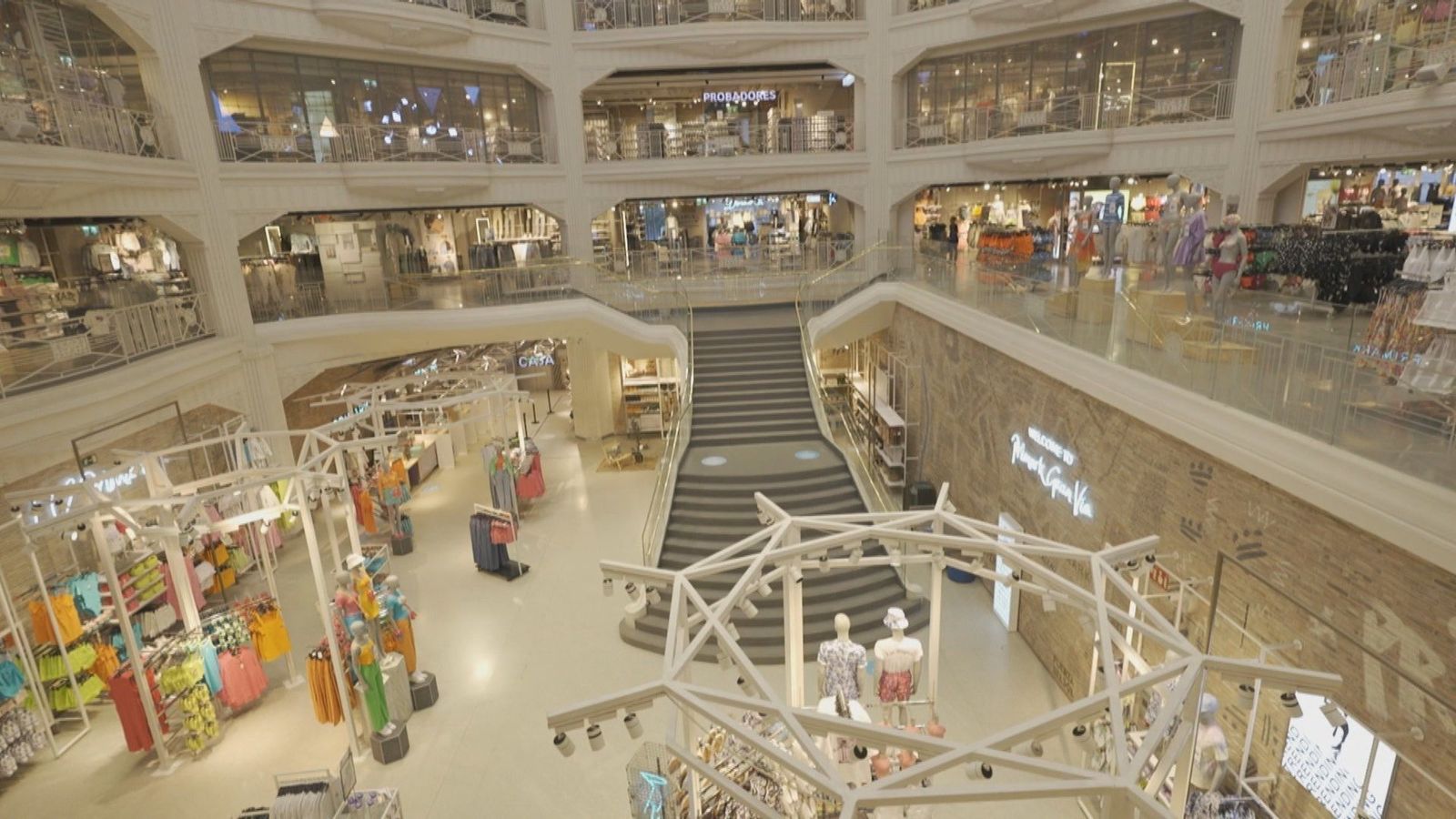 El espectacular edificio de una de las tiendas más visitadas de Madrid albergó los primeros grandes almacenes de España