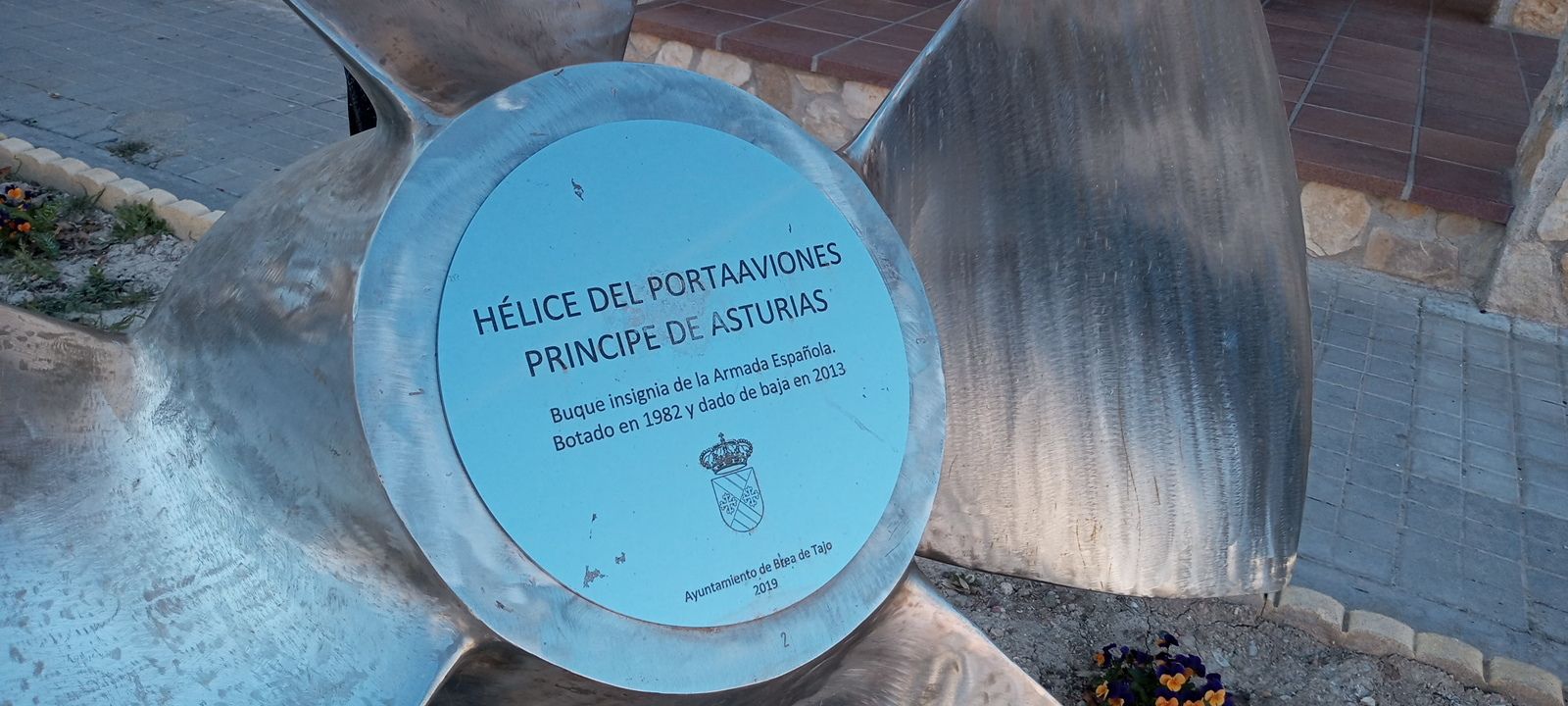 Hélice del portaeronaves 'Príncipe de Asturias' de la Armada, ahora en Brea de Tajo