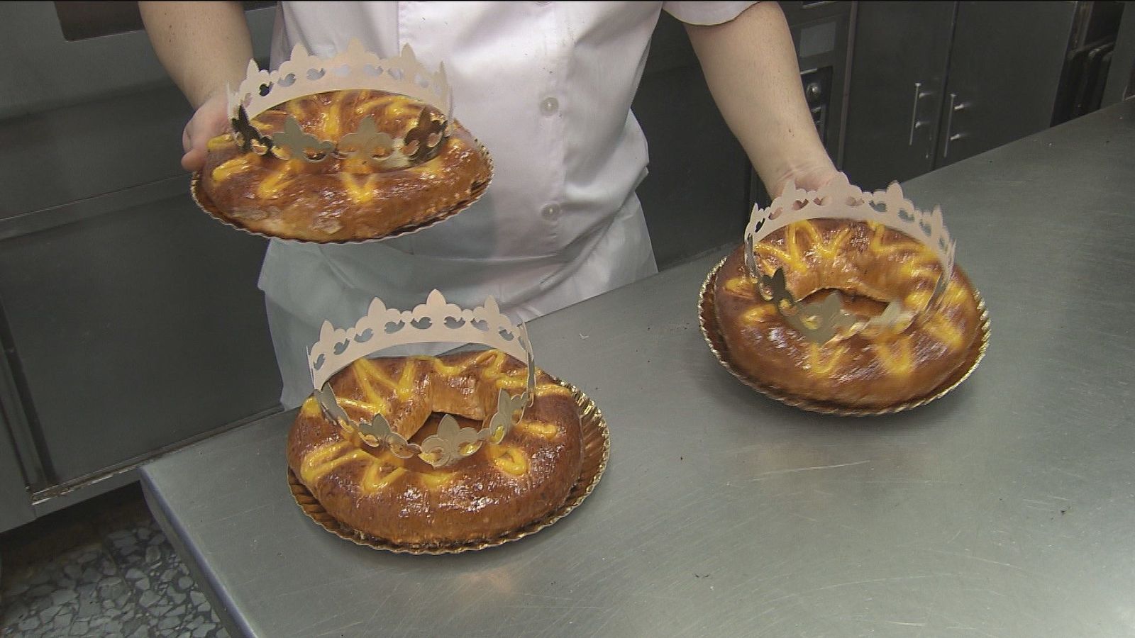 Más de 290.000 ‘Coronas de La Almudena’ ya están listas en la pastelerías madrileñas