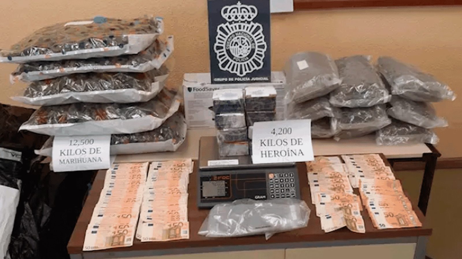 Desarticulada una banda en Valdebernardo que vendía heroína en narcopisos y cultivaba marihuana