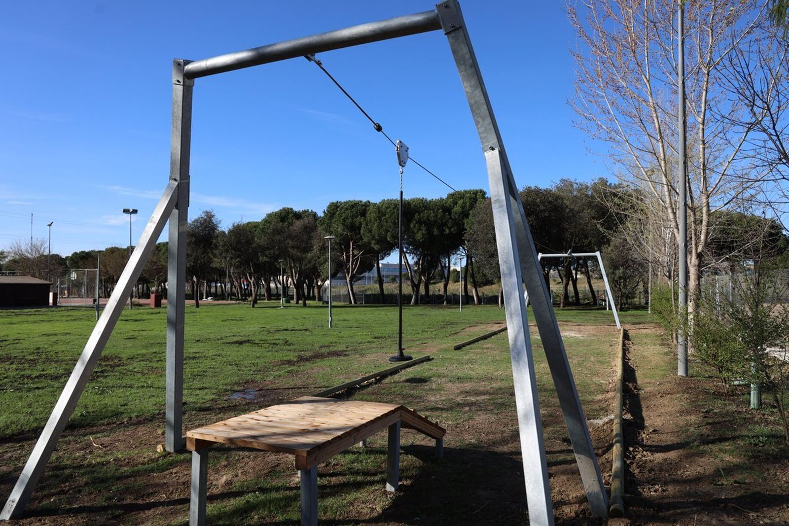 Tirolina en el centro municipal La Pollina de Fuenlabrada