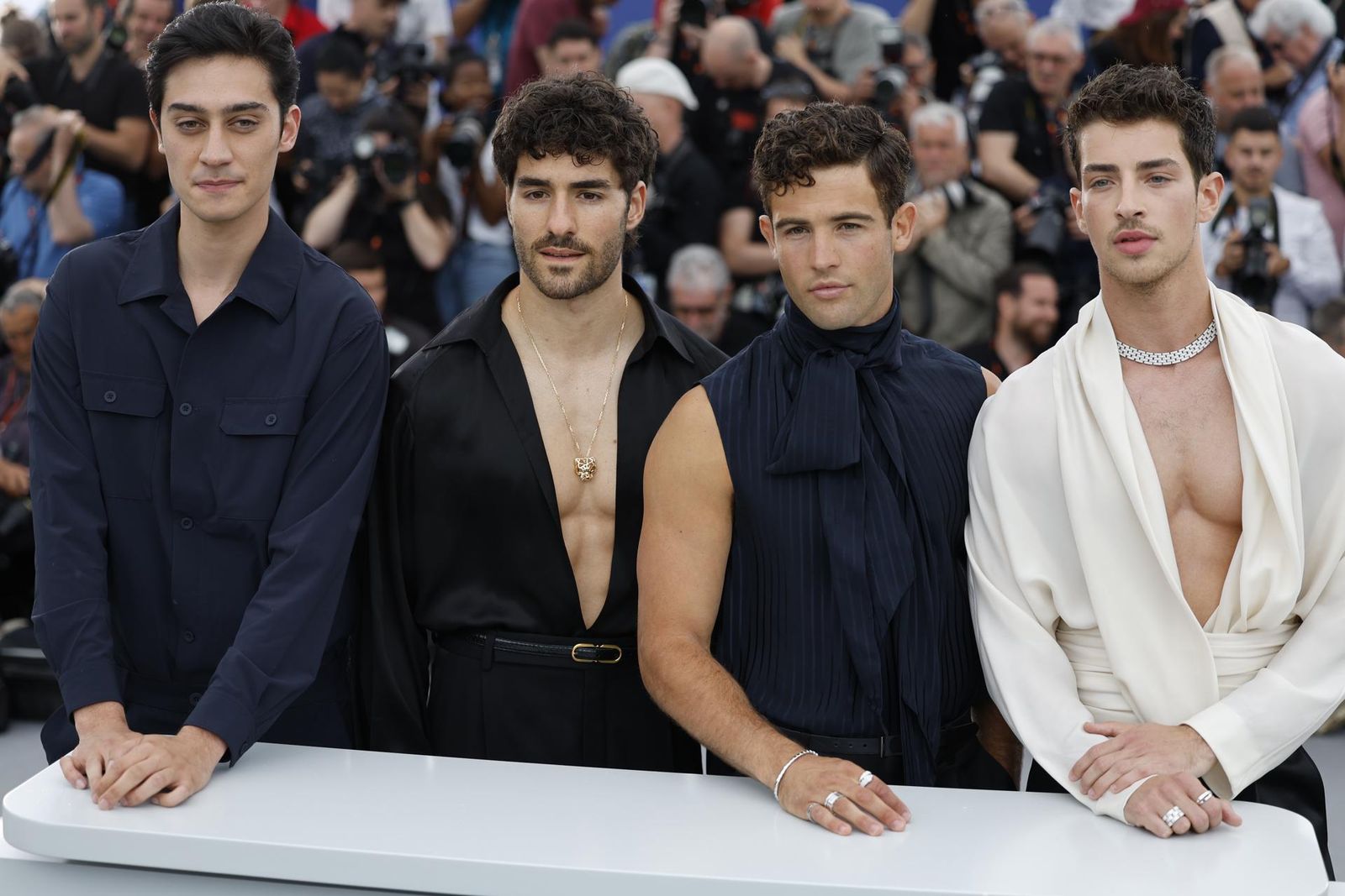 El actor George Steane, el actor portugués José Condessa, y los actores españoles Jason Fernández y Manu Ríos asisten al photocall de 'Extrana forma de vida' durante la 76ª edición del Festival de Cine de Cannes