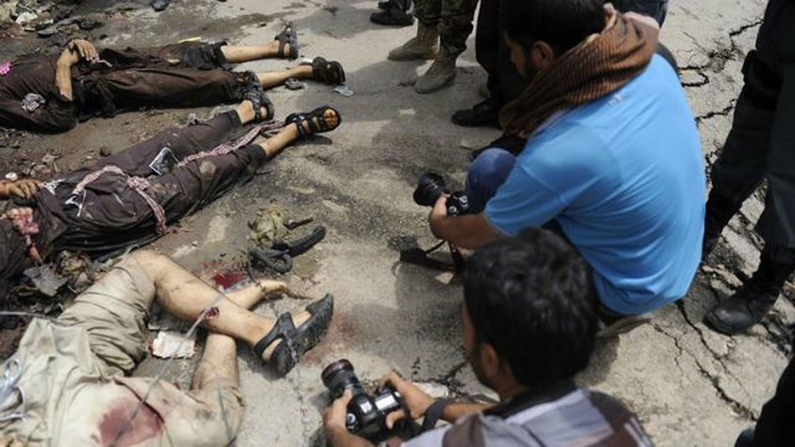 Dos civiles y 7 insurgentes muertos en un ataque talibán al Parlamento afgano