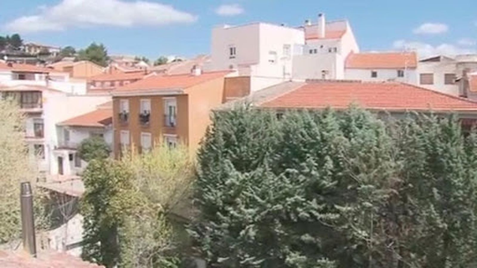 Los vecinos de Orusco de Tajuña acusan al alcalde de ser “cómplice de los okupas”