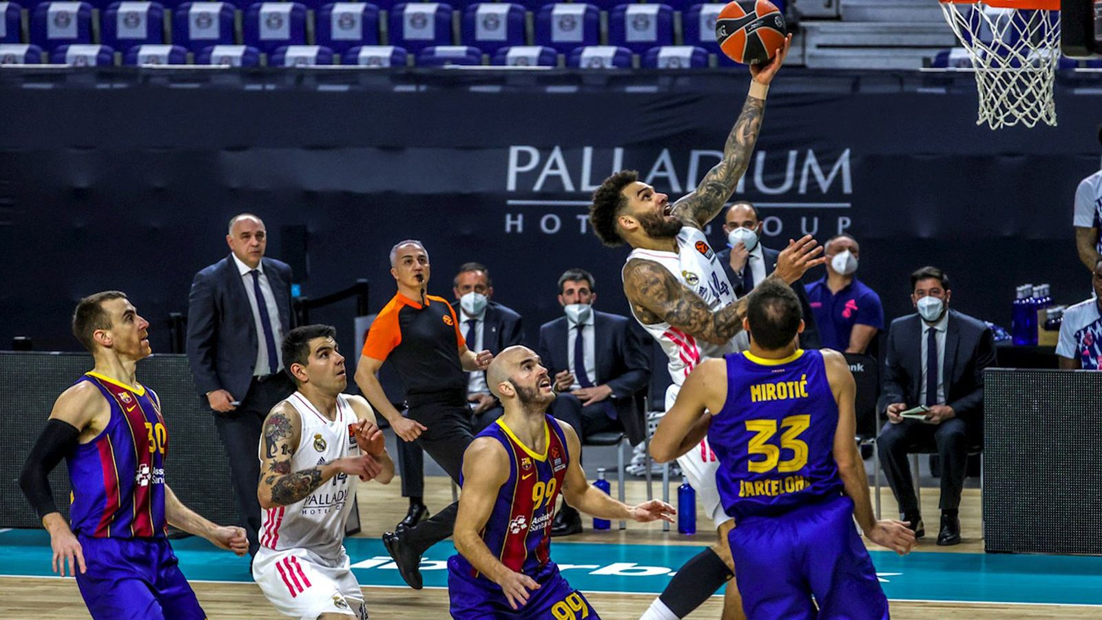 Taylor ante el Barcelona