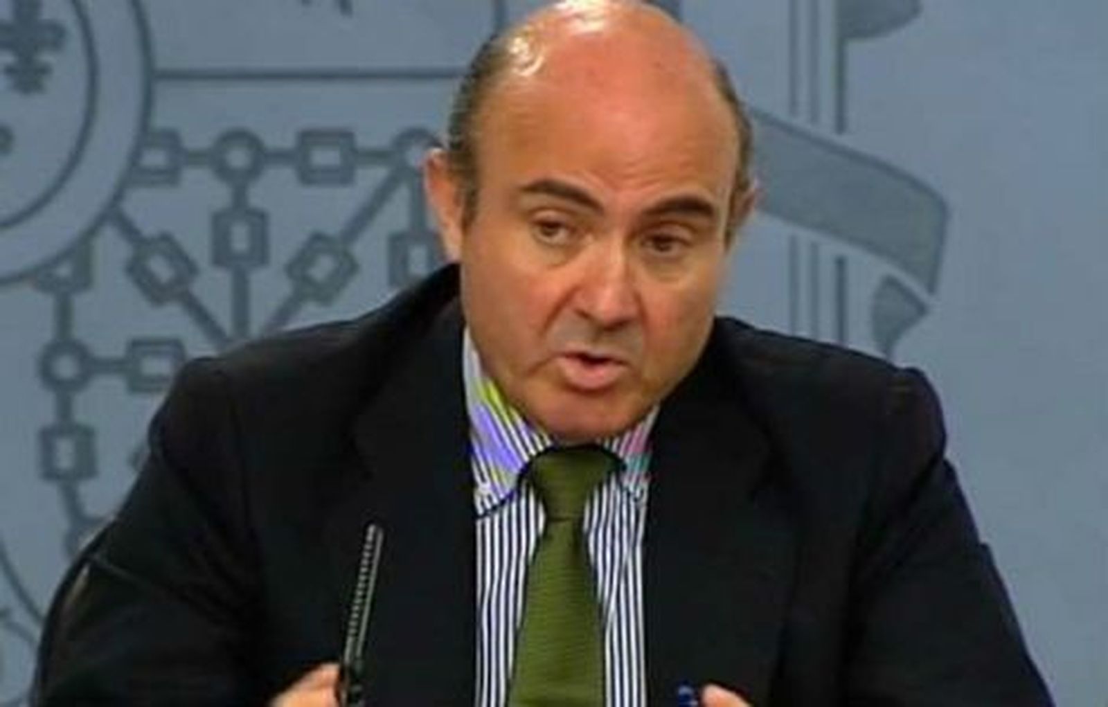 Guindos enmarca los ajustes de camunidades y ayuntamientos  en el cumplimiento del déficit