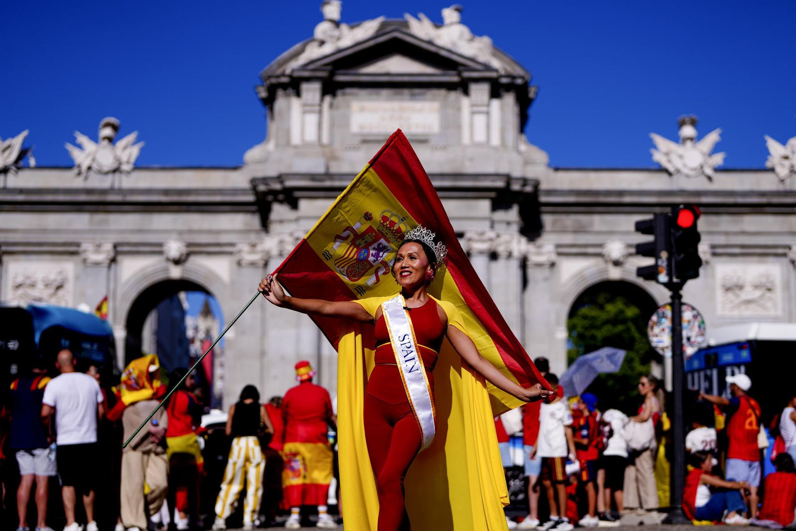 Aficionada española en la Puerta de Alcalá