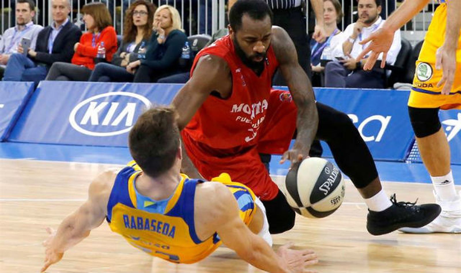 Olaseni ante el Gran Canaria