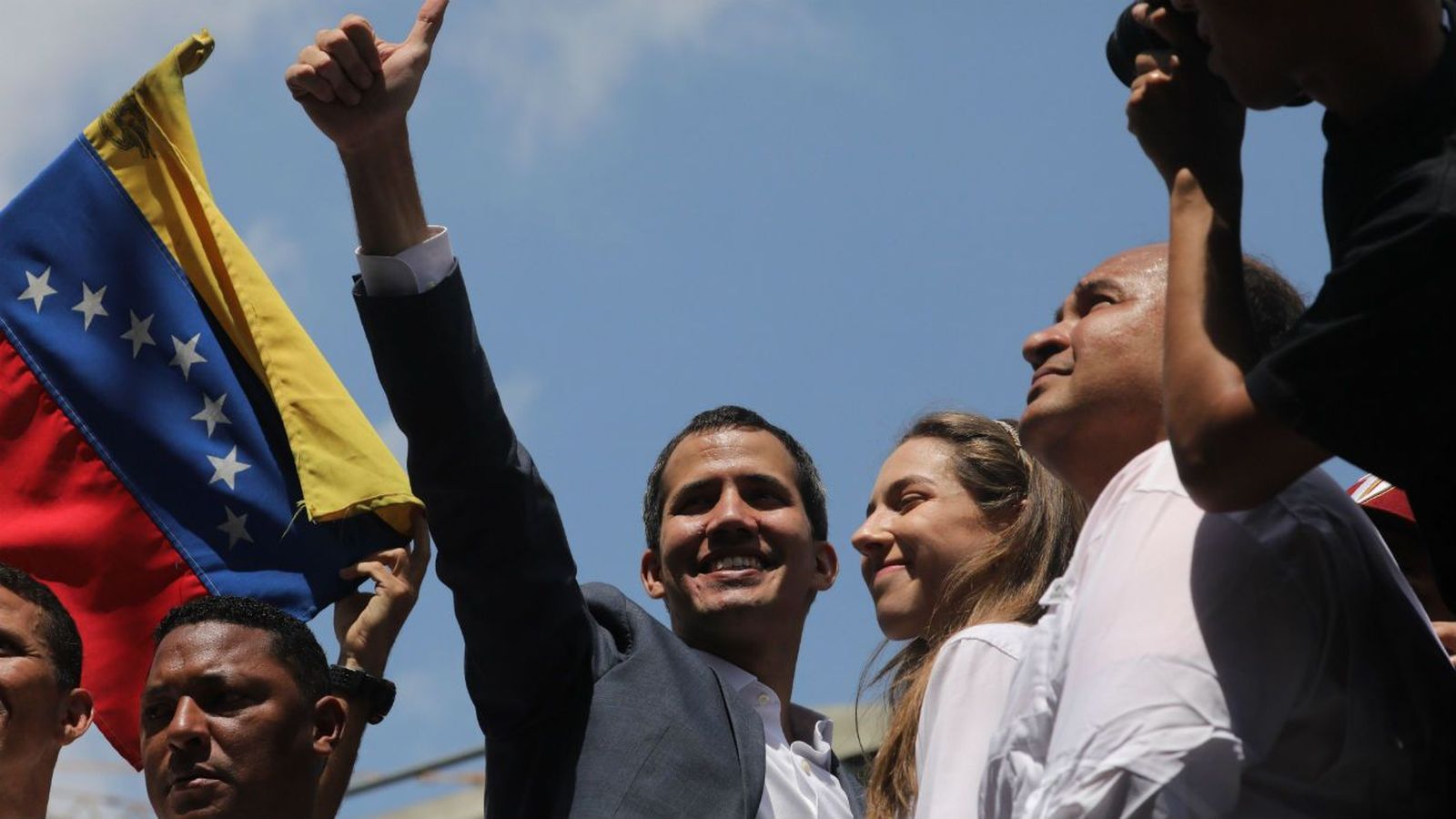 Guaidó anuncia ayuda humanitaria para Venezuela desde Brasil y Colombia