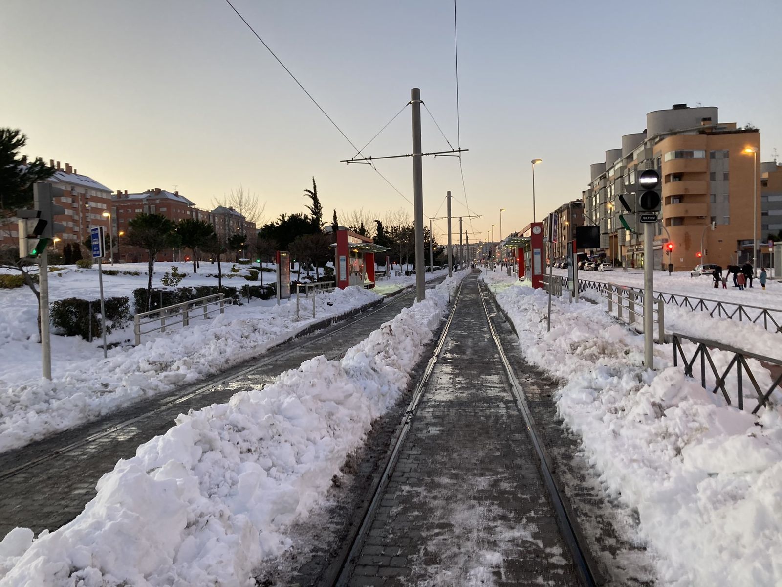 Limpieza de nieve en las vías de Metro Ligero