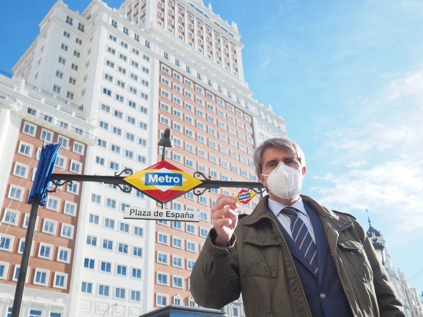 Ángel Garrido presenta los nuevos rombos del Metro Plaza de España