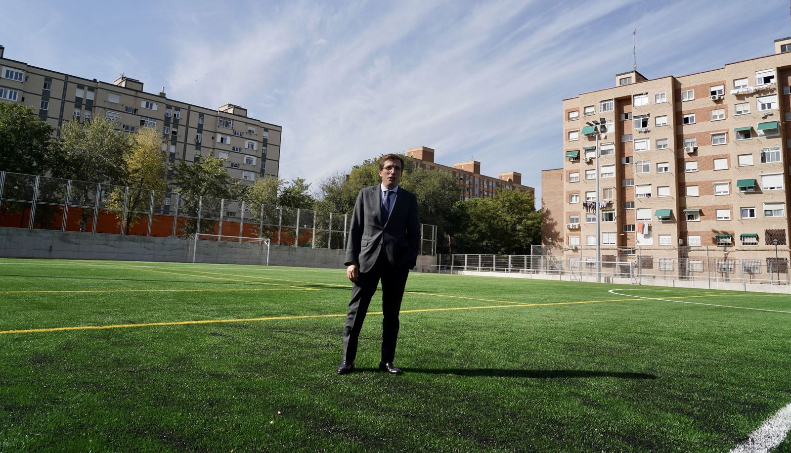Latina estrena un campo de fútbol de césped artificial y parcelas renaturalizadas