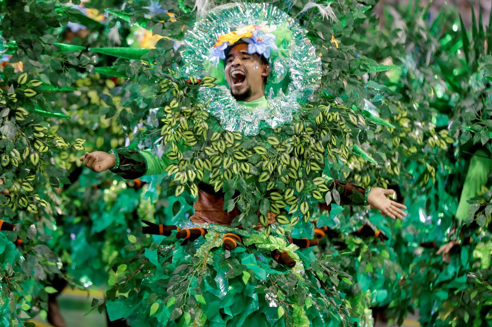 Un desfile pidiendo más justicia en Brasil sacude el Carnaval de Río de Janeiro