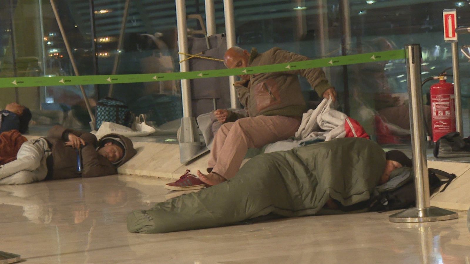 Barajas, aeropuerto de destino para 500 sintecho: "Es un descontrol"