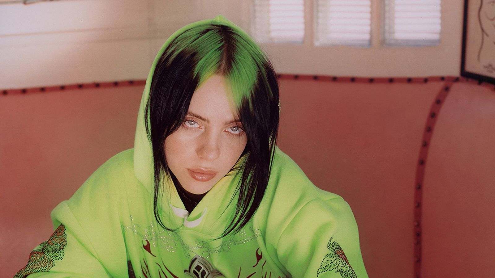 Billie Eilish arrasa en la noche más triste de los Grammy