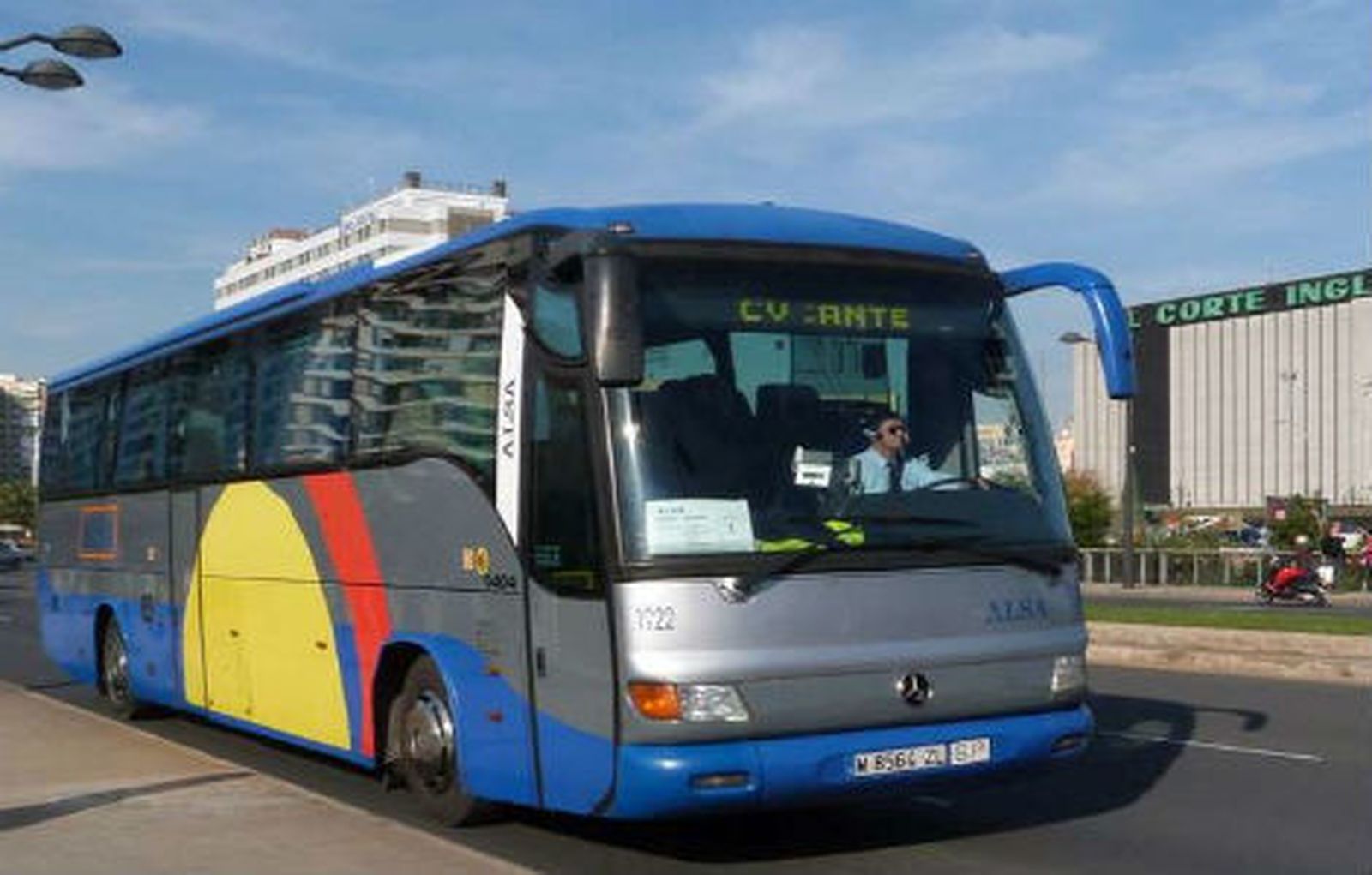 El billete de autobús interurbano sube un 3% para compensar la subida del combustible