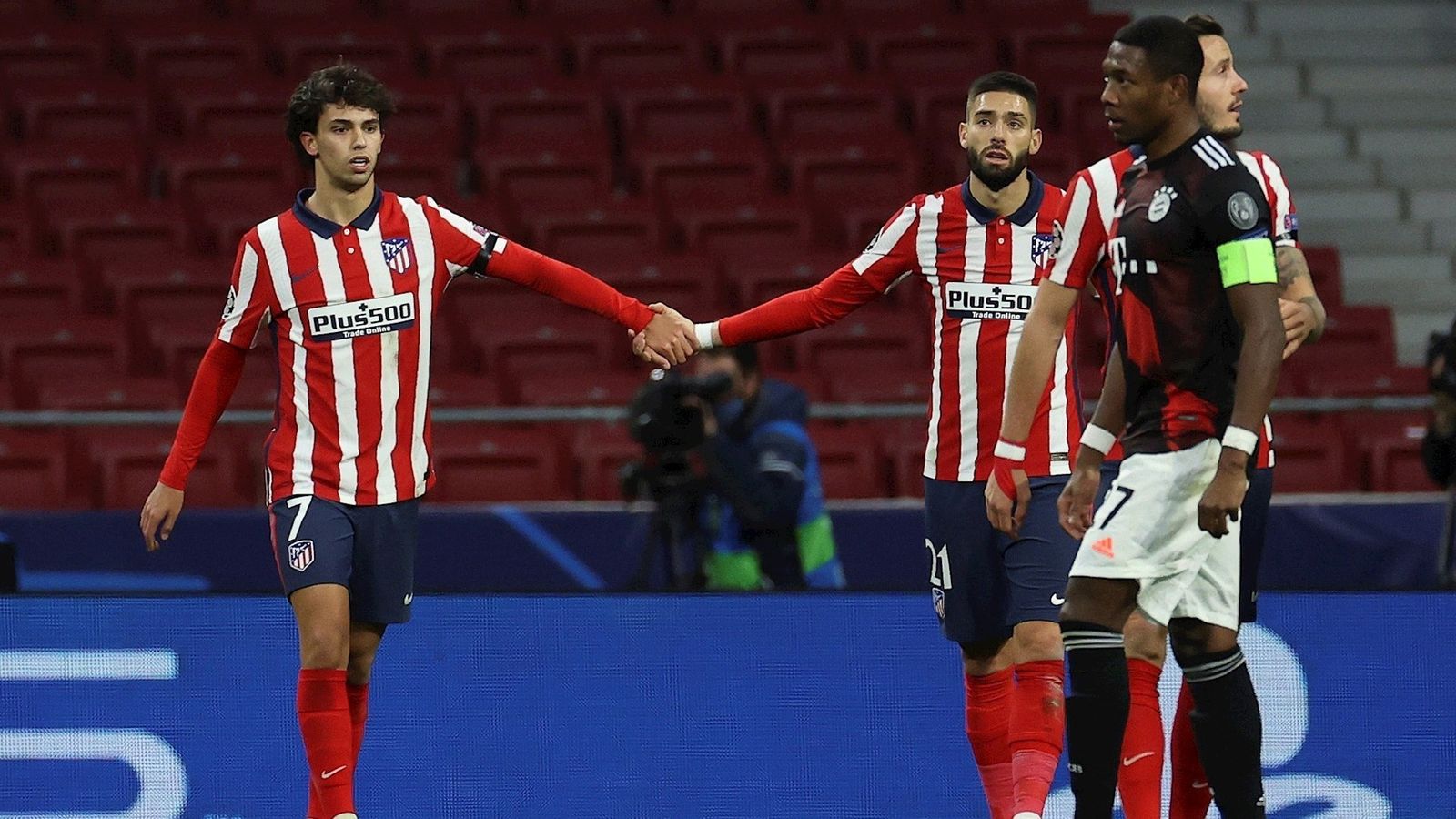 Joao Felix y Yannick Carrasco