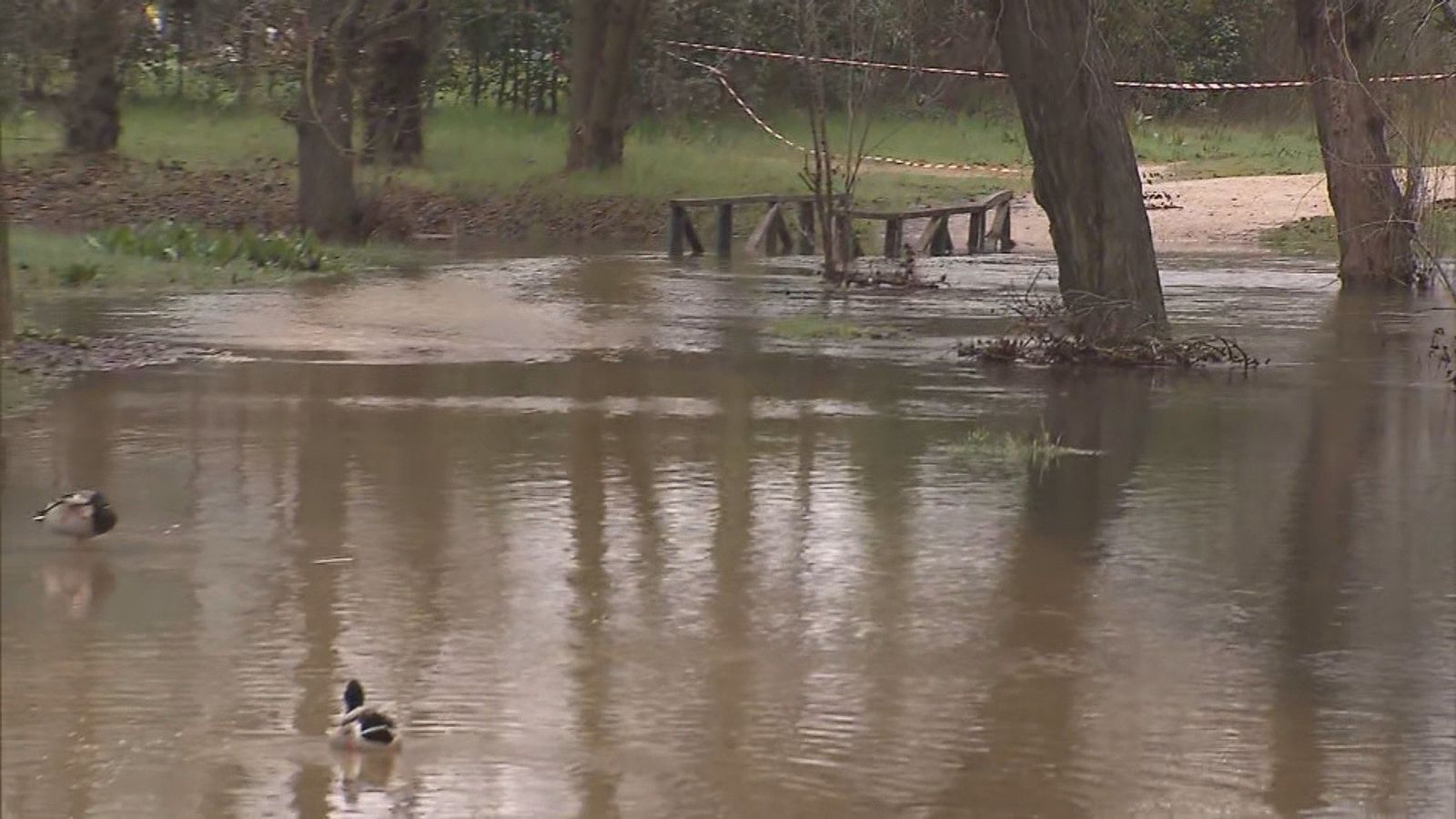 La presa de El Pardo aumenta el desembalse: peligro de inundaciones al paso del Manzanares entre Mingorrubio y Puente de los Franceses
