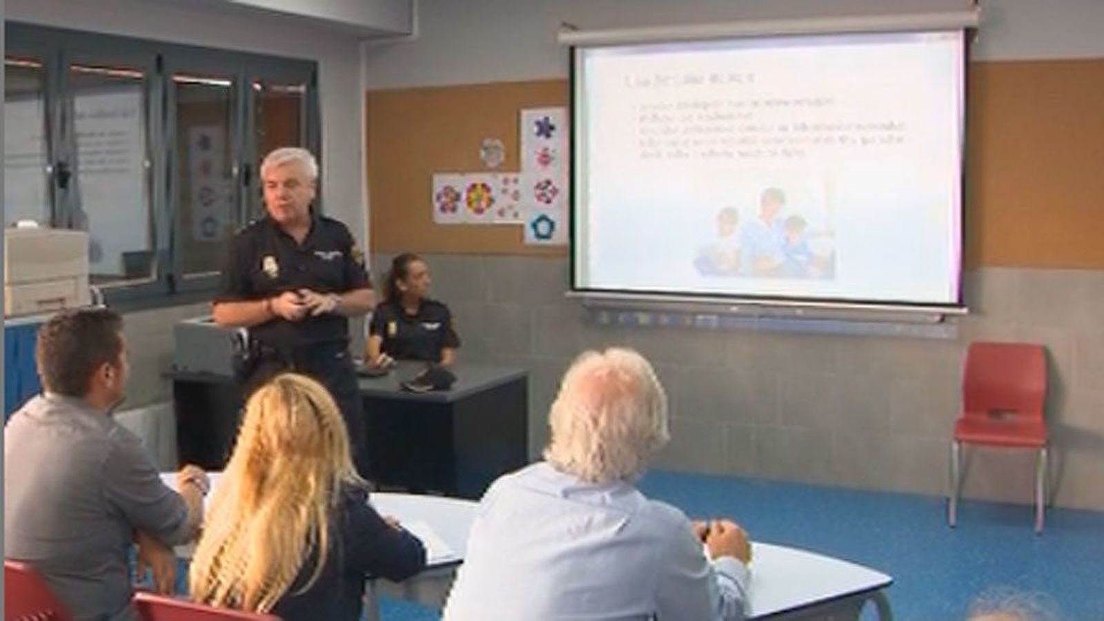 La Policía acude a las aulas para aconsejar a los alumnos en seguridad