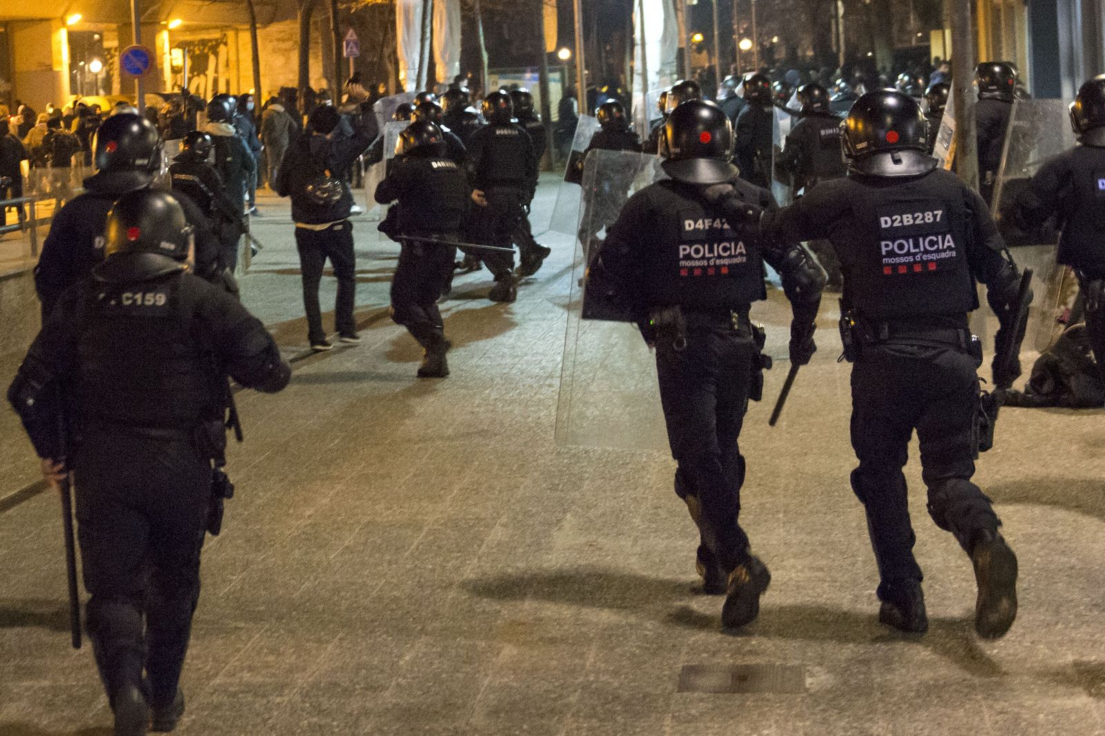 La Policía tendrá que avisar antes de disolver una concentración, según la reforma de la Ley Mordaza