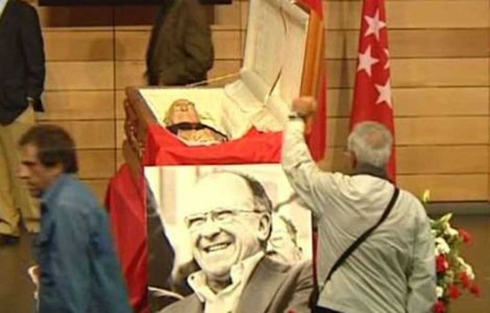 Políticos, sindicalistas, famosos y ciudadanos anónimos despiden a Carrillo
