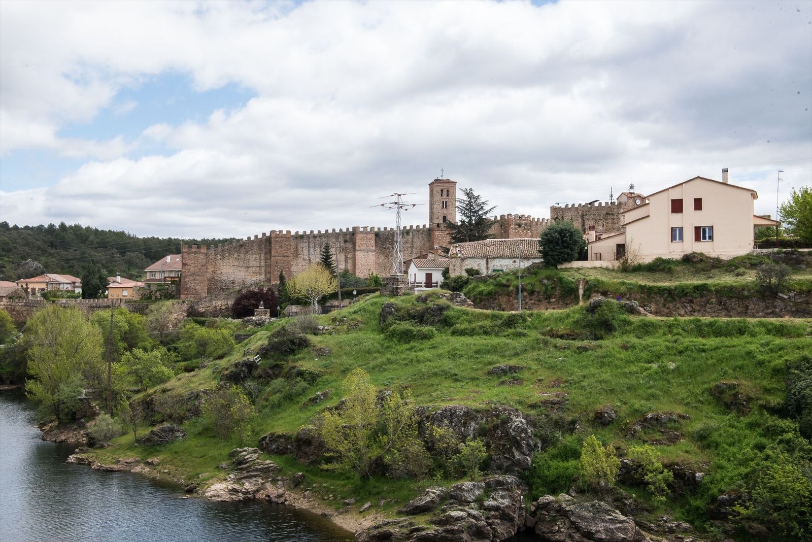 Curso del río Lozoya a la altura de Buitrago