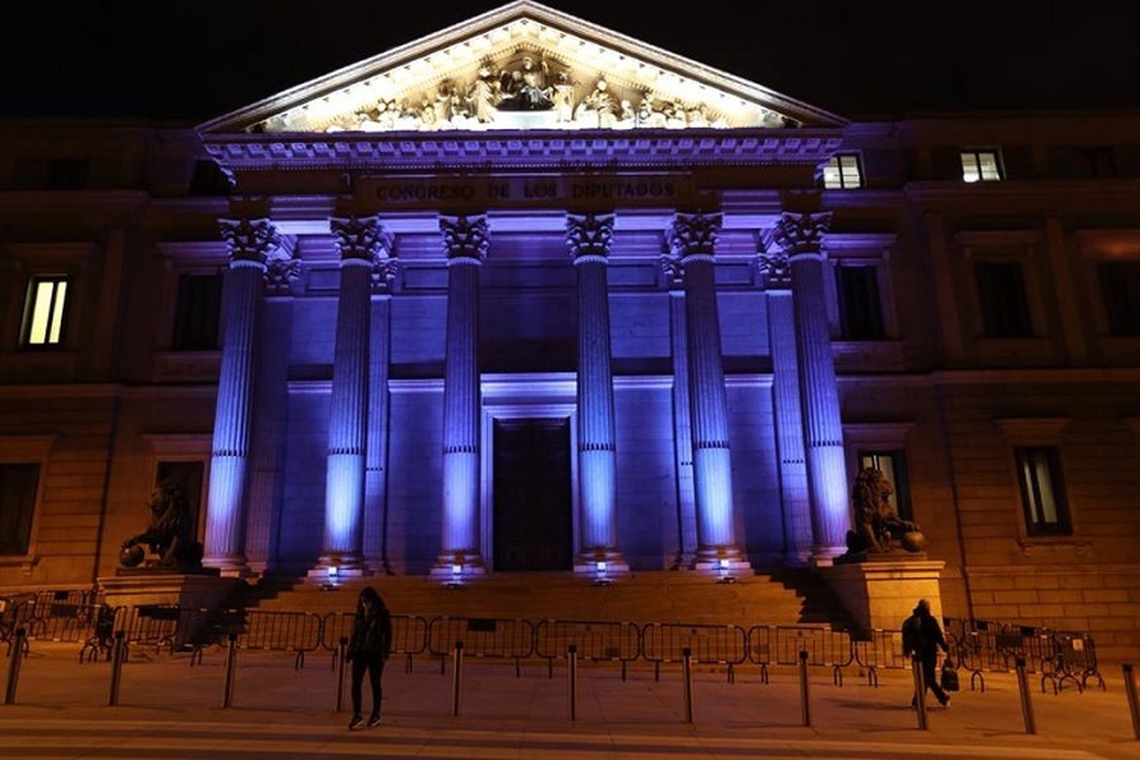 El Congreso abrirá en Nochebuena para repartir cenas a personas sin recursos en colaboración con el Padre Angel