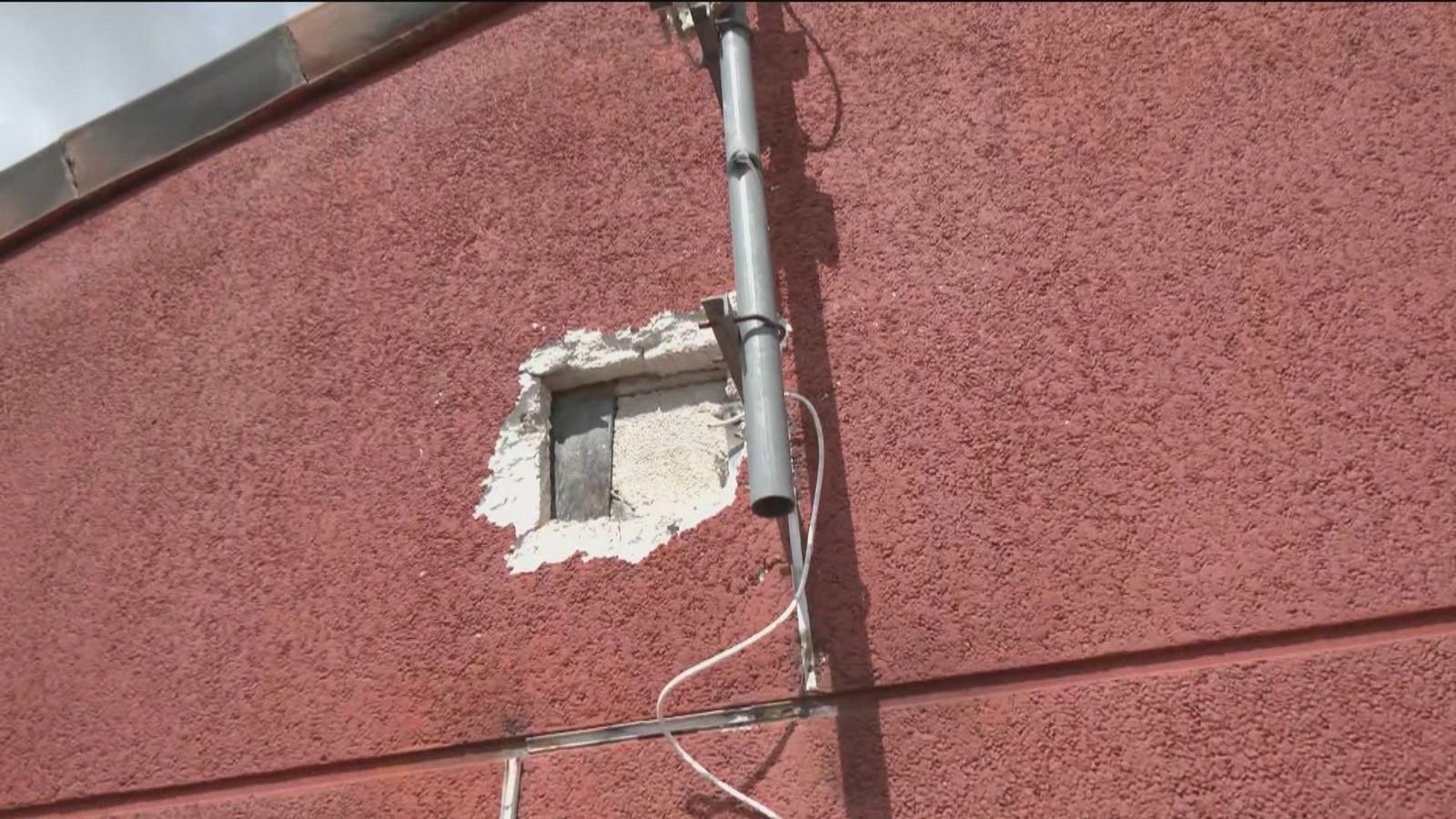 Un rayo impacta en una vivienda de Eurovillas