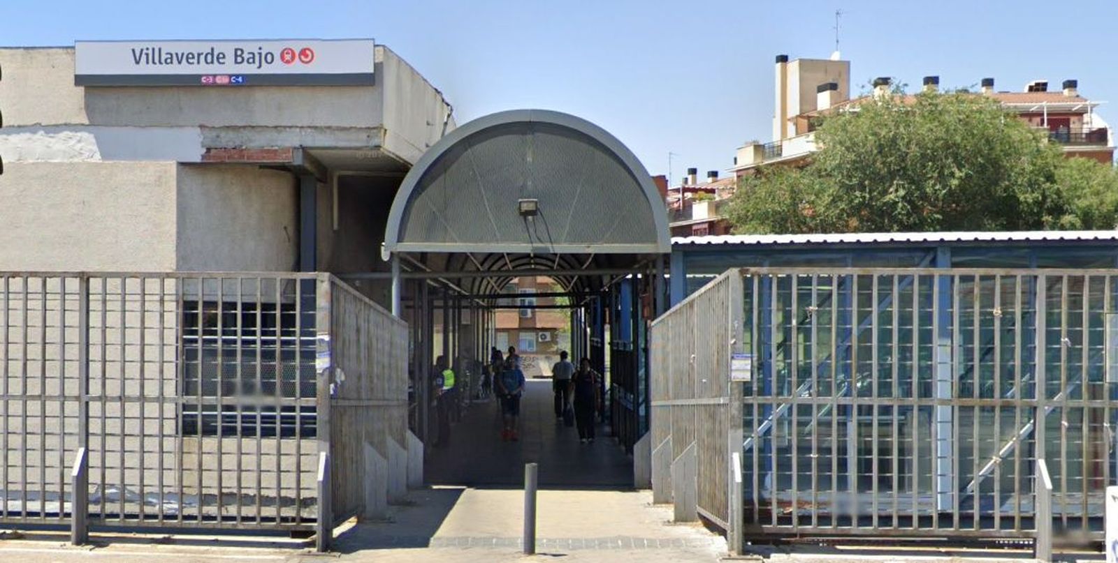 Acceso a la estación de Cercanías de Villaverde Bajo