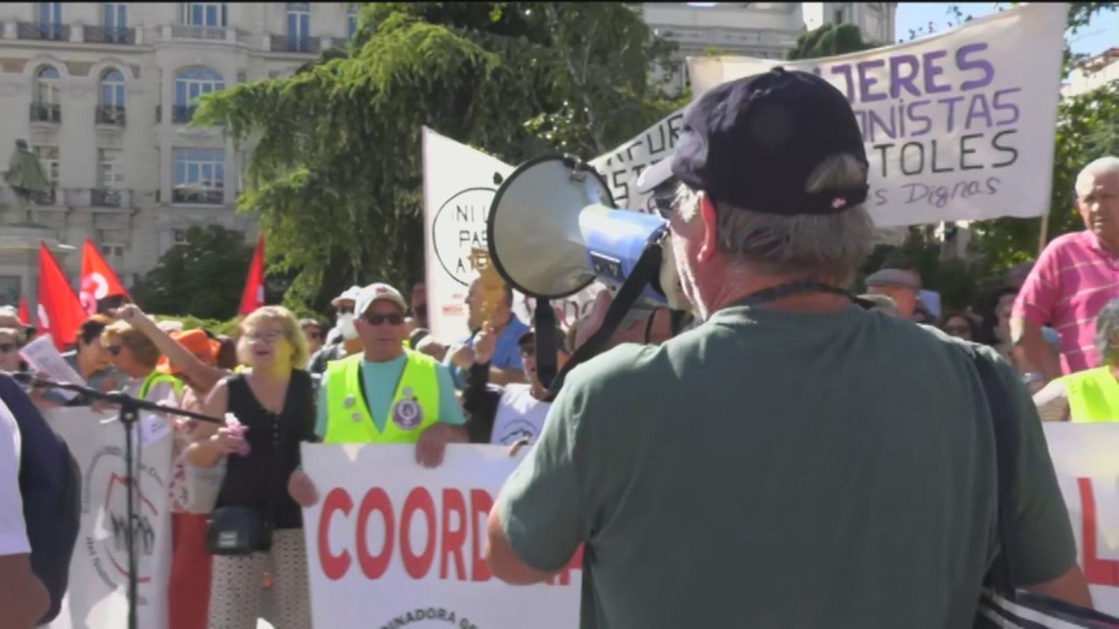 Protesta de pensionistas en el Congreso como adelanto de la gran manifestación que preparan para el 15 de octubre