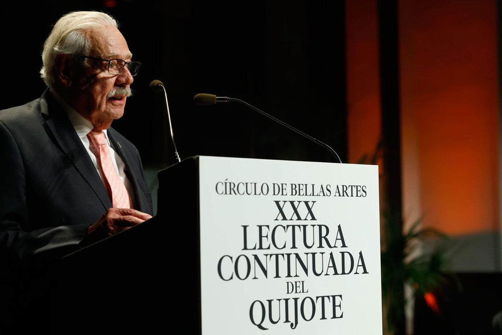 El escritor mexicano Gonzalo Celorio inicia la lectura del 'Quijote'