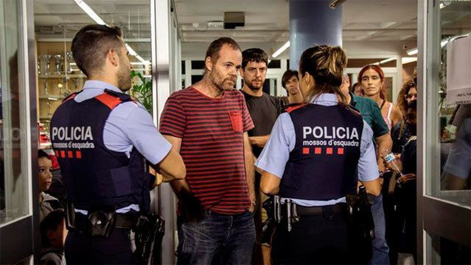 La Fiscalía evaluará si actúa contra los Mossos por su pasividad ante el 1-O