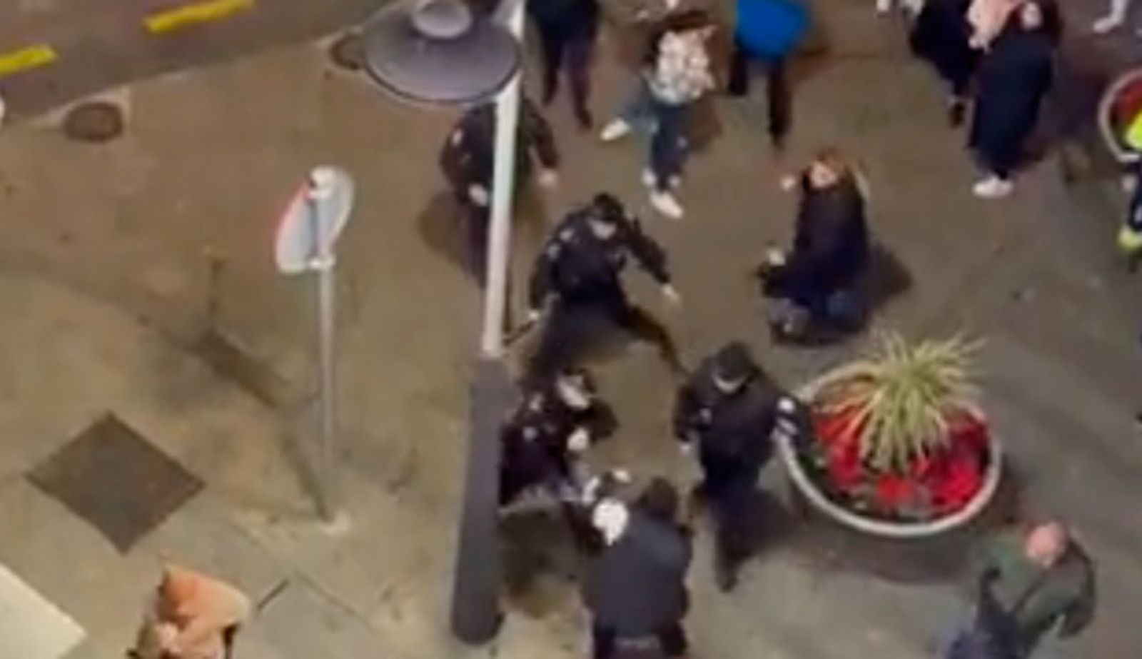 Captura imagen del video de la agredisión a tres mujeres