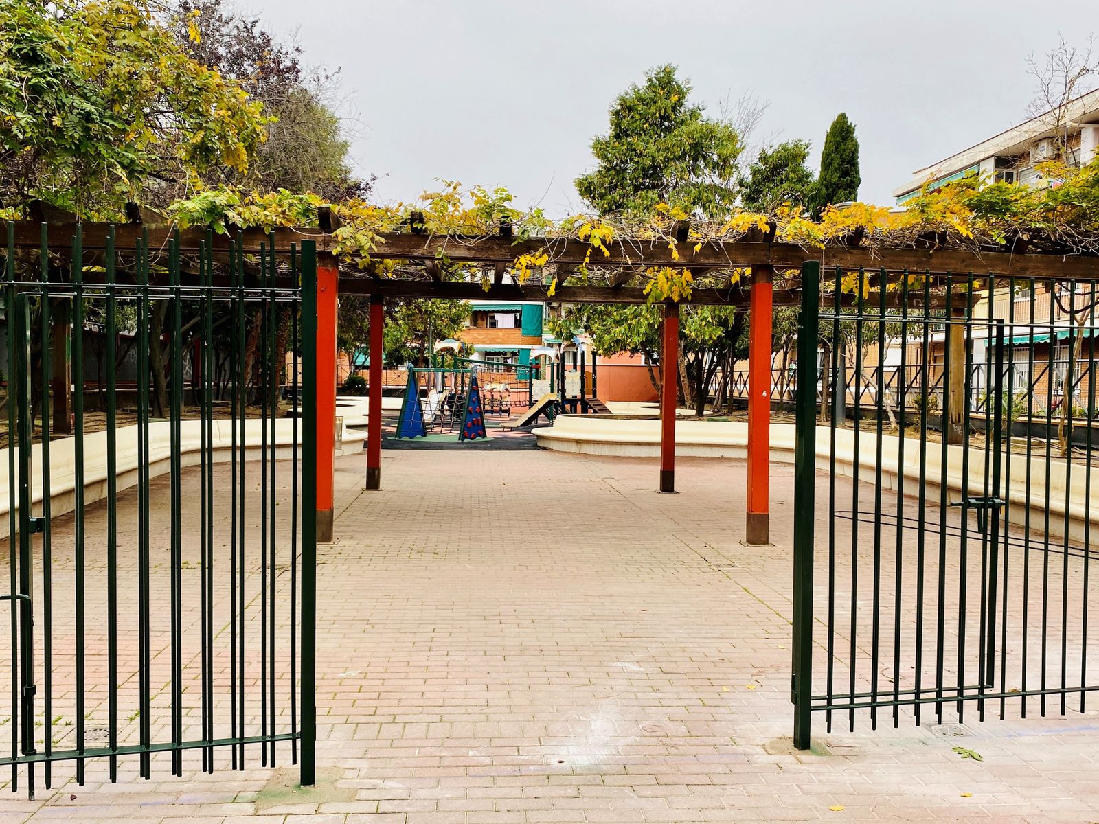 El 'Parque Rojo' de San Sebastián de los Reyes con el nuevo vallado