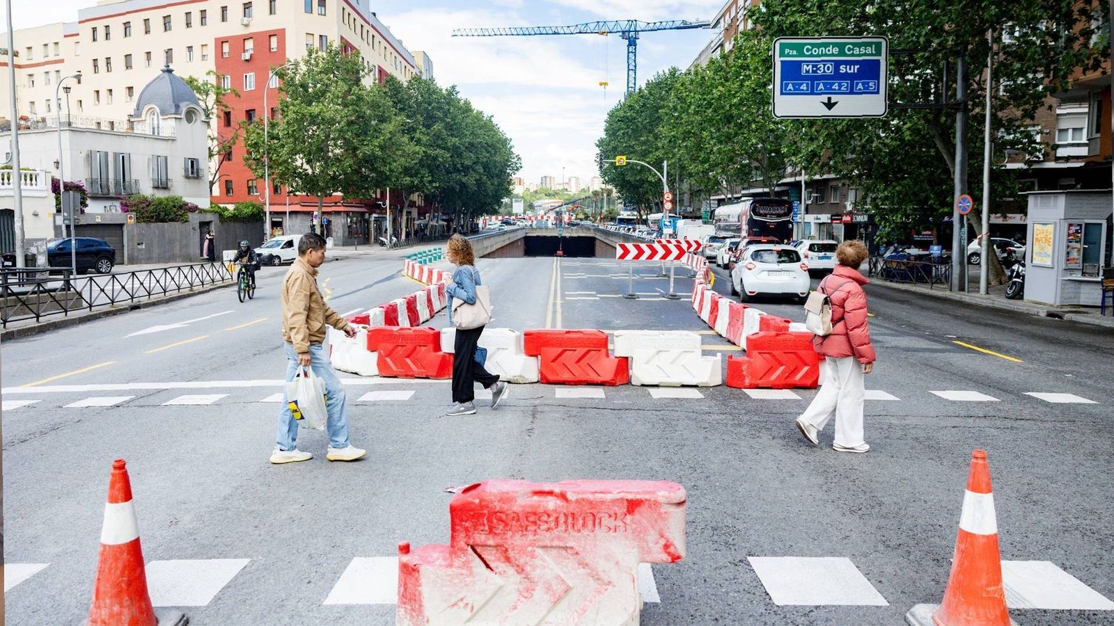 Imagen de archivo de la señalización que indicaba el desvío del tráfico durante el cierre del túnel de Conde de Casal