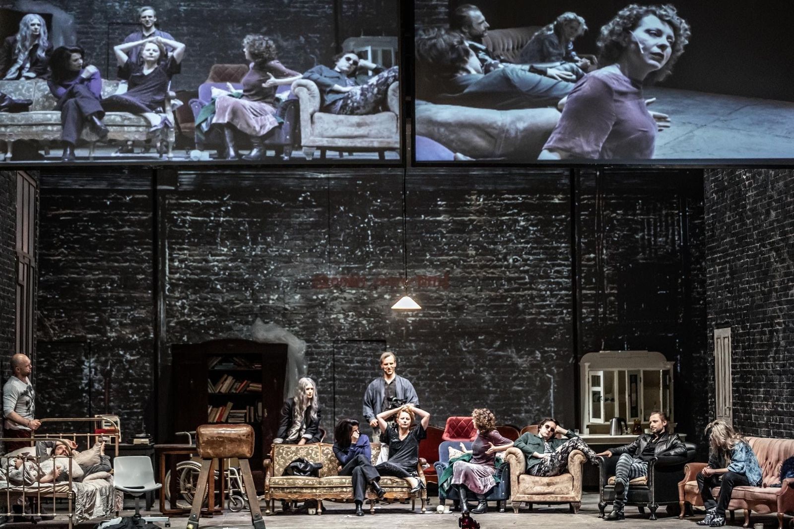 'Imagine', un viaje por el universo de la contracultura de los años 60 y 70 en los Teatros del Canal