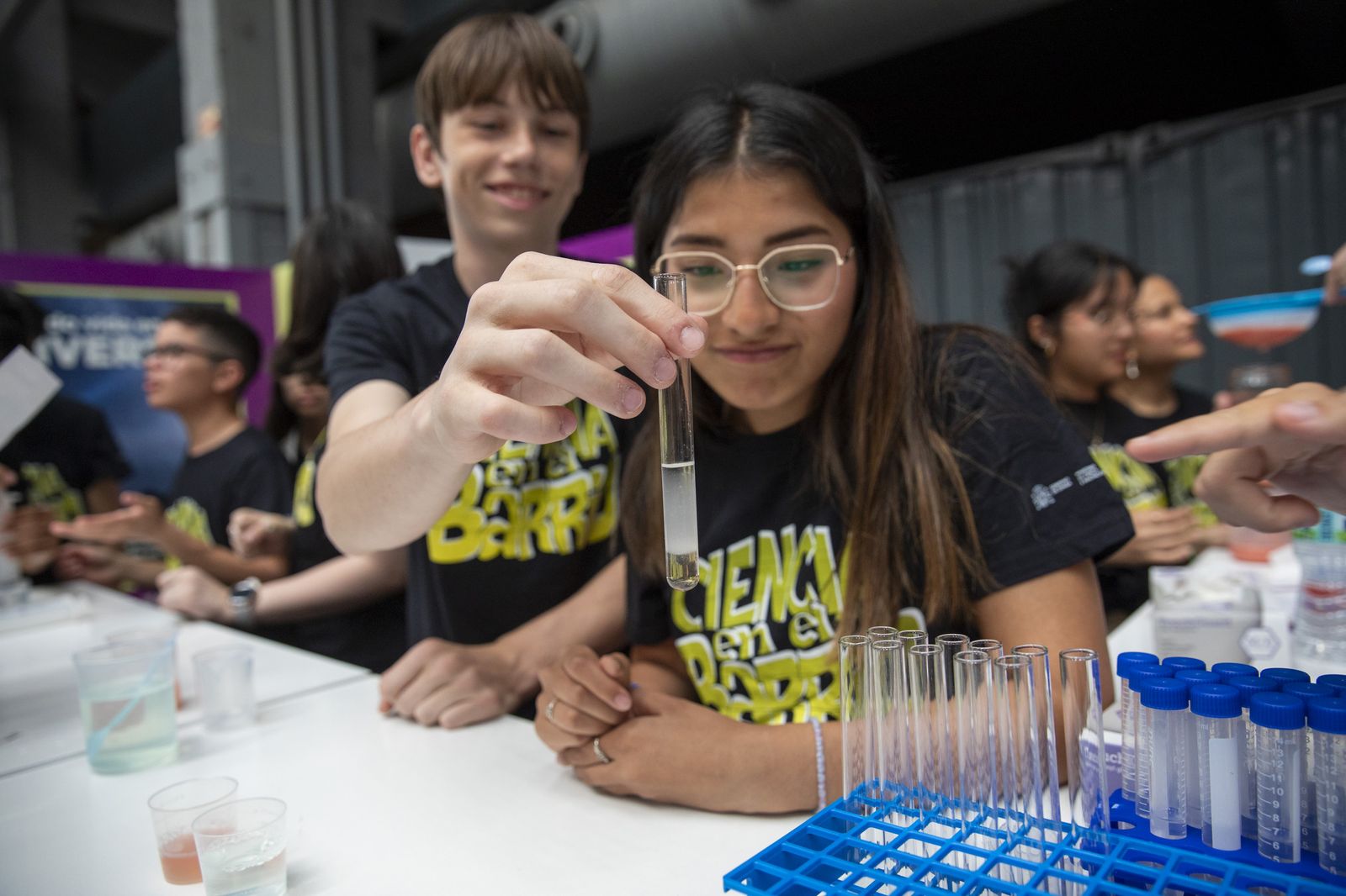 Escolares madrileños participan en la Feria Ciencia en el Barrio organizada por el CSIC