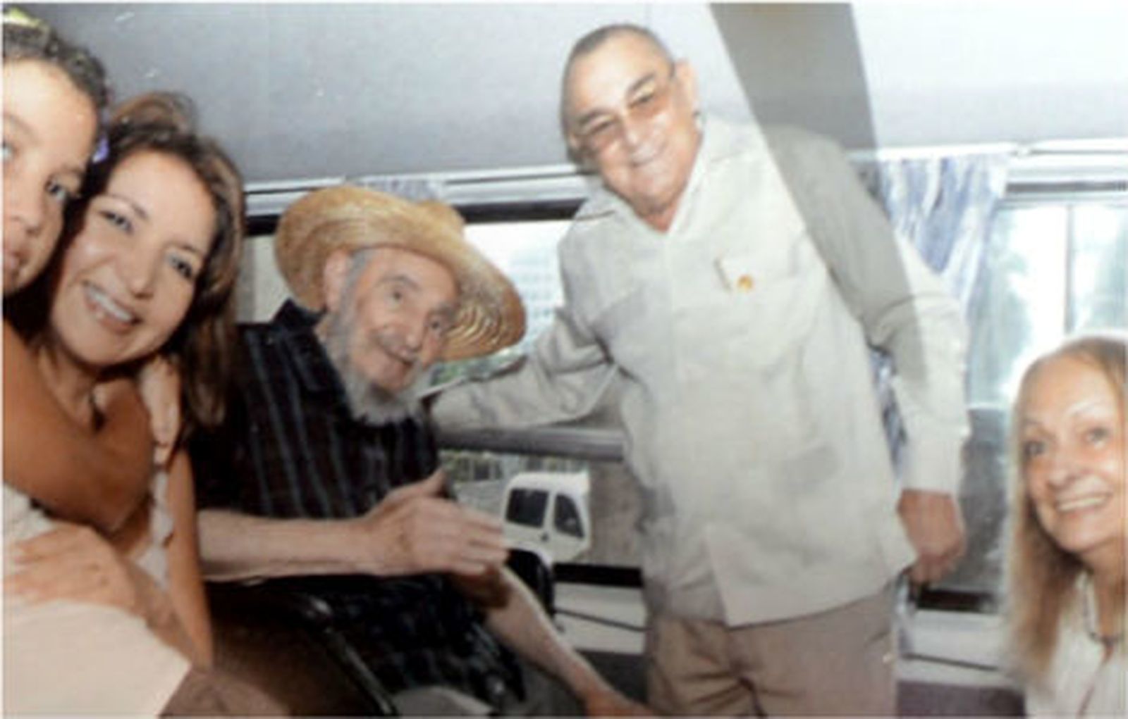 Fidel Castro desmiente los rumores: "No recuerdo qué es un dolor de cabeza"