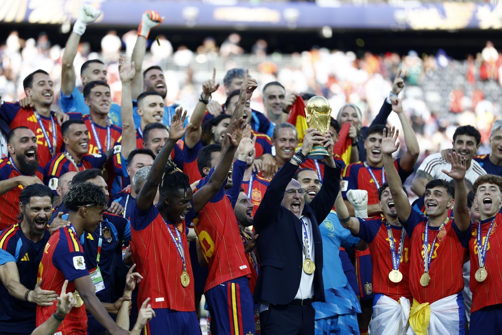 España celebra el bicampeonato en Madrid