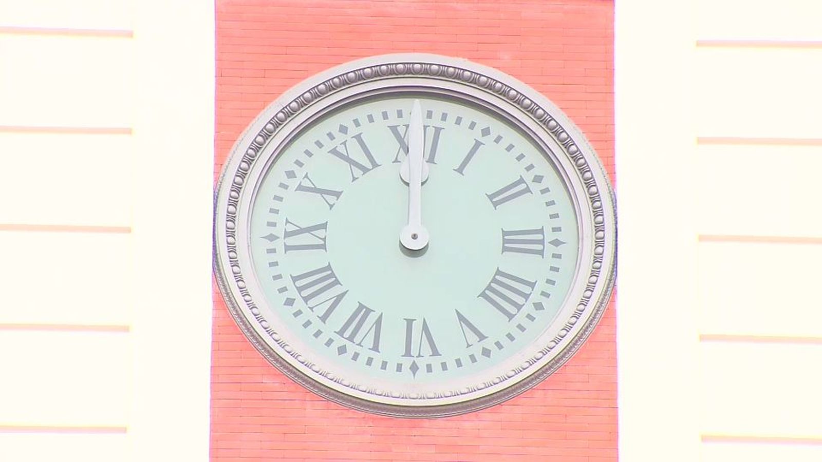 El reloj de la Puerta del Sol vuelve a dar las horas